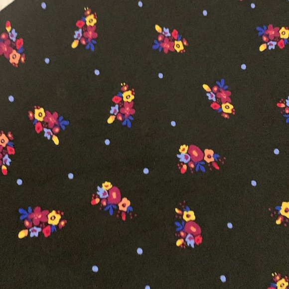 The Pioneer woman beautiful blouse. Black with Floral Sheer Sleeves Size Large - Picture 4 of 8